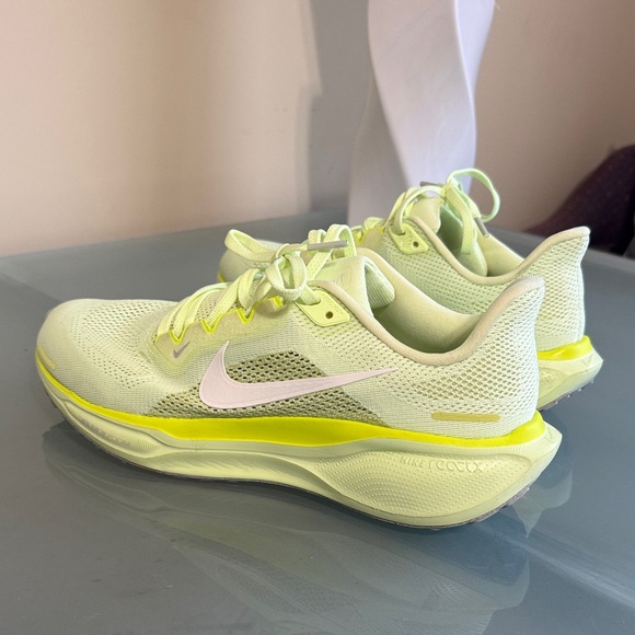 Nike Women's Air Zoom Pegasus Sneakers Running Shoes Size 10 - Picture 5 of 10